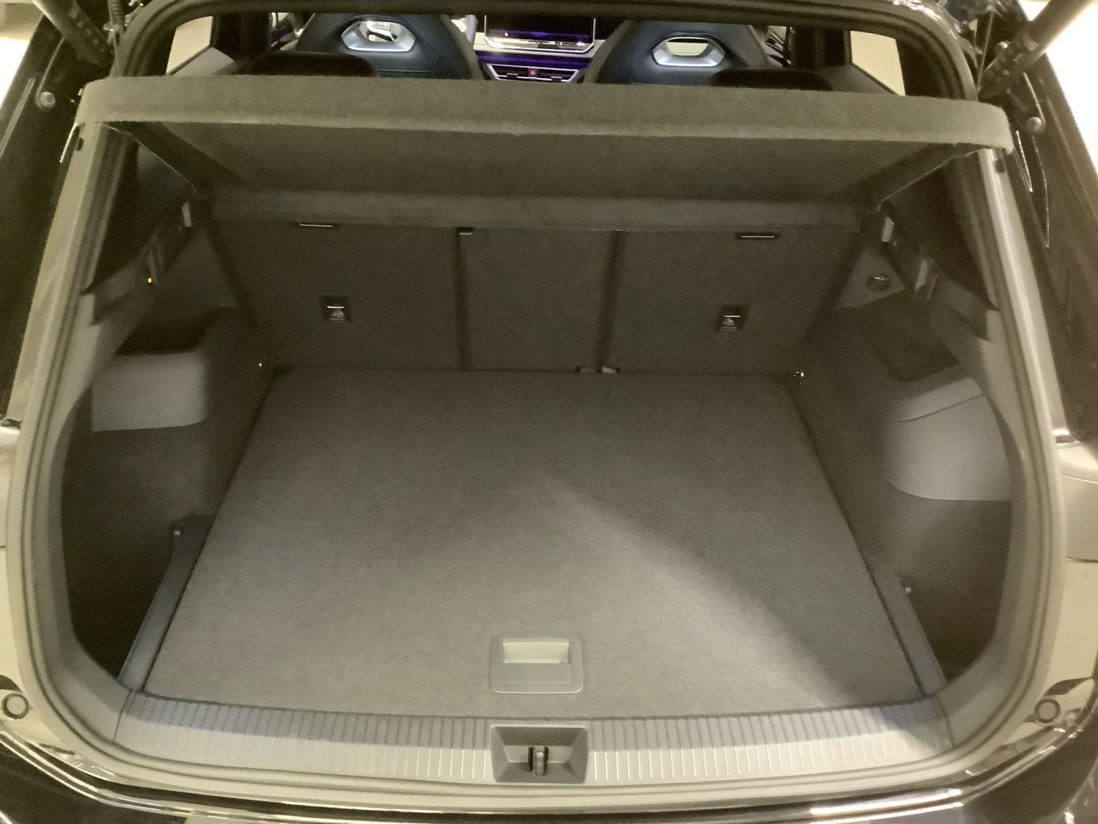 Tiguan R-Line 1,5 eTSI 110 kW Matrix, Standheiz