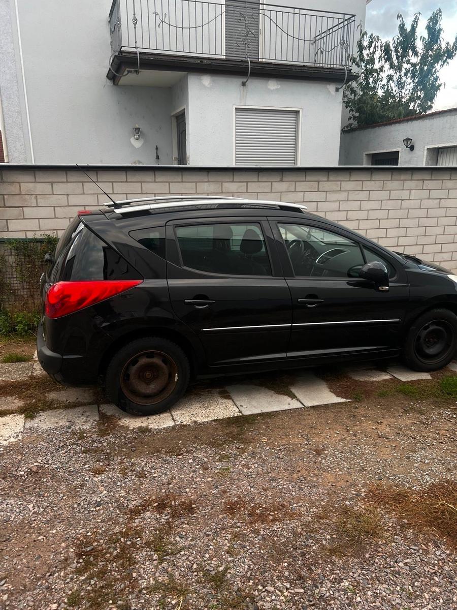 Peugeot 207 2011 — rear view
