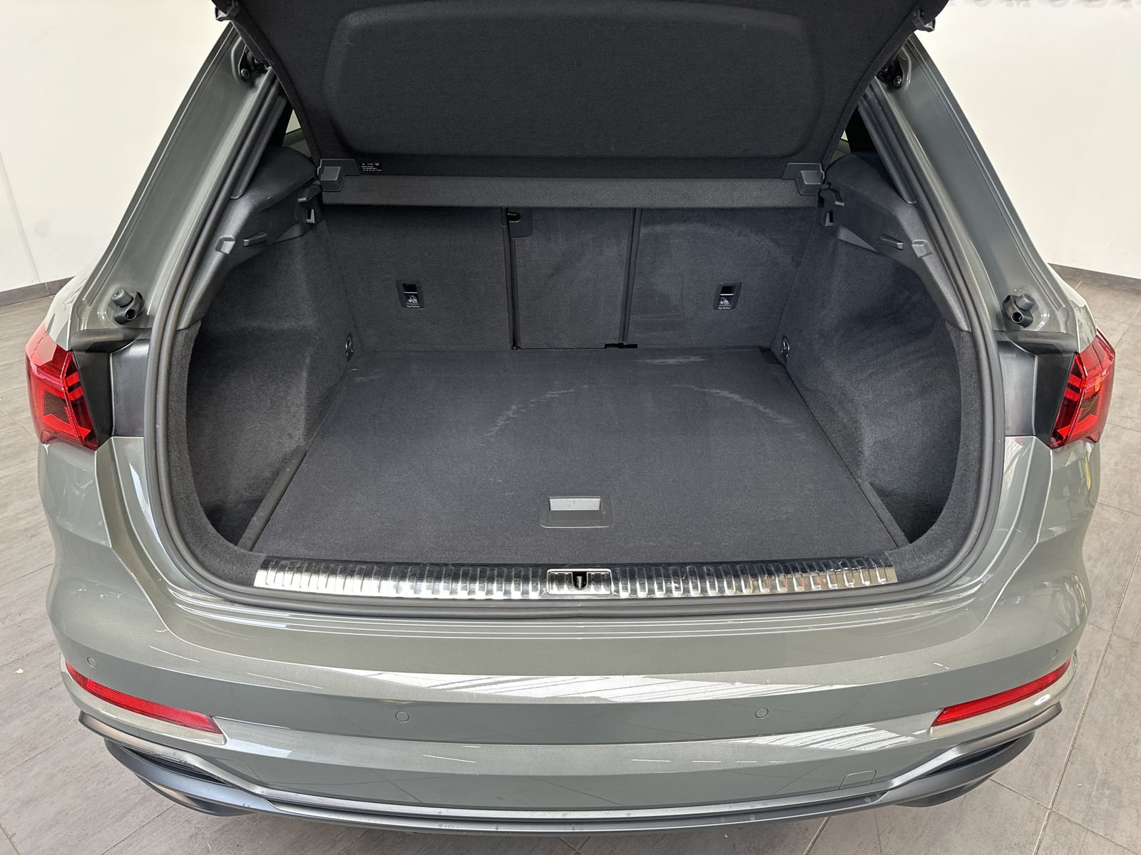 Fahrzeugabbildung Audi Q3 40 TDI Quattro S-Line NAV+LED+ACC+B&O+VCOCK