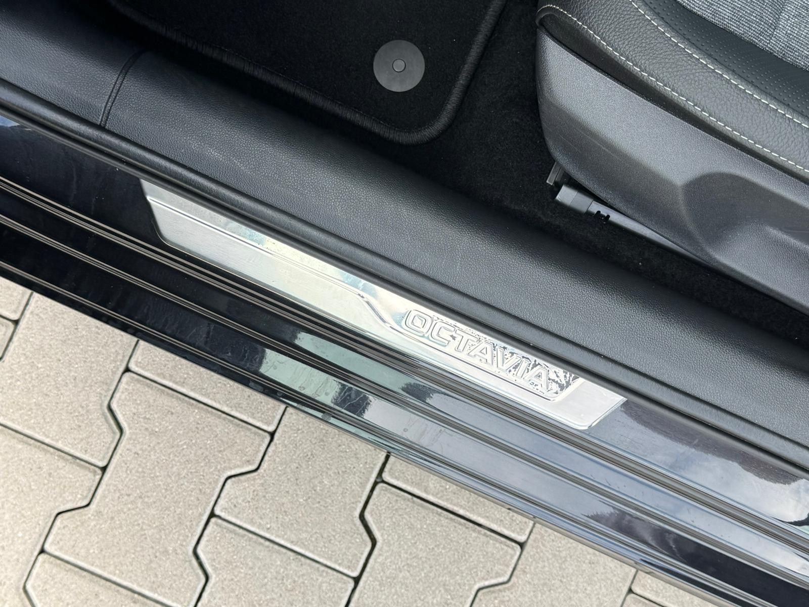 Fahrzeugabbildung SKODA Octavia 2.0 DSG Sportline MATRIX*PANO*CANT.*5J.G