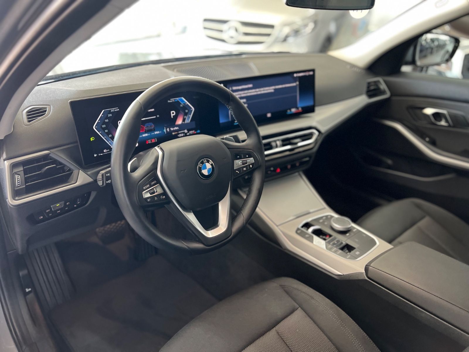 BMW 320d Lim. x Drive AHK+Driving Assist foto 21