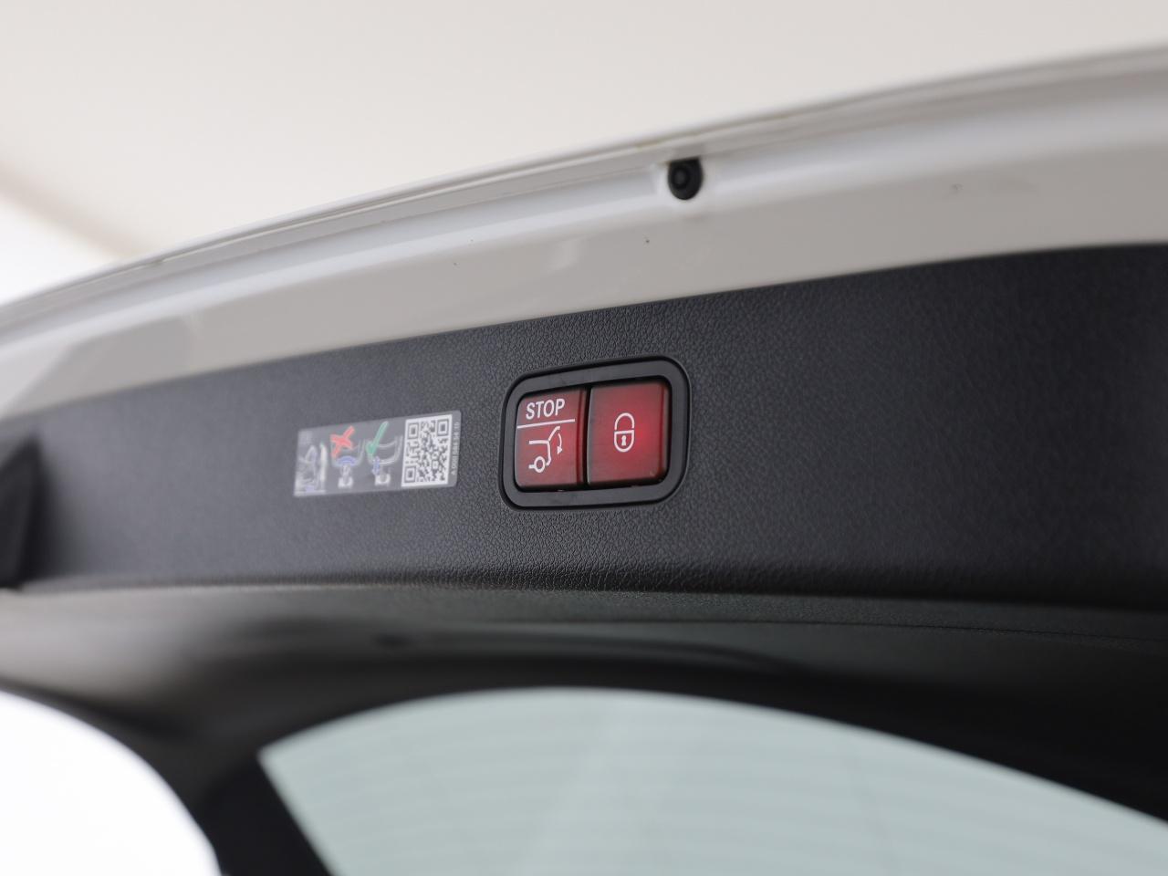 Mercedes-Benz E 220 d T AMG Digital Light Night Burmester MBUX
