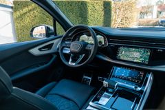 AUDI Q7 TDI / S LINE/ 22"/ ADVANCED/ PANO/ 7 SITZE AUDI Q7 TDI / S LINE/ 22"/ ADVANCED/ PANO/ 7 SITZE