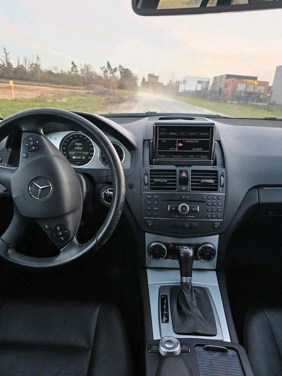 Mercedes-Benz 220 2009 — photo 9
