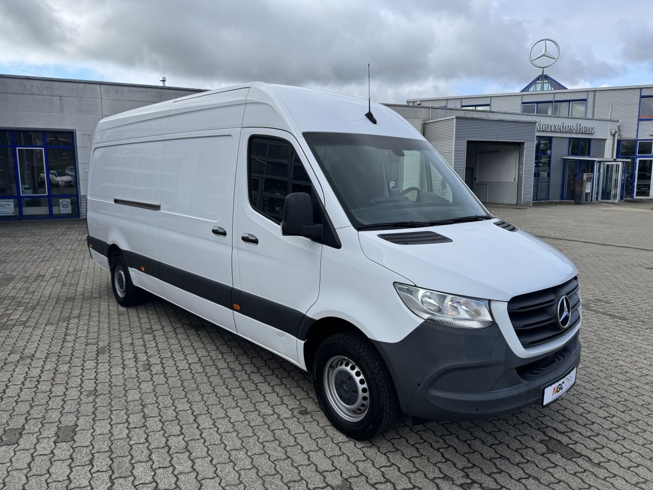 Fahrzeugabbildung Mercedes-Benz Sprinter 317 CDI KA Maxi L3H2 Klima*Kamera*Tempo