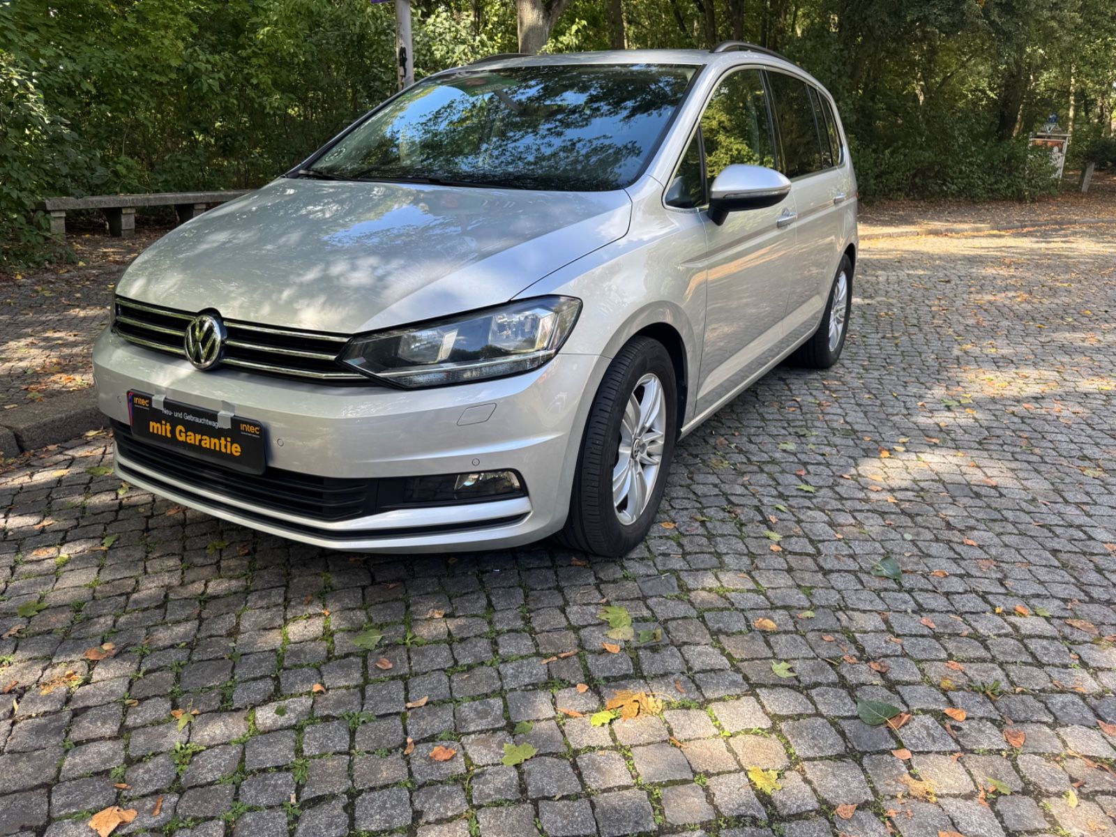 Volkswagen Touran - 1