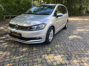 Volkswagen Touran - 1