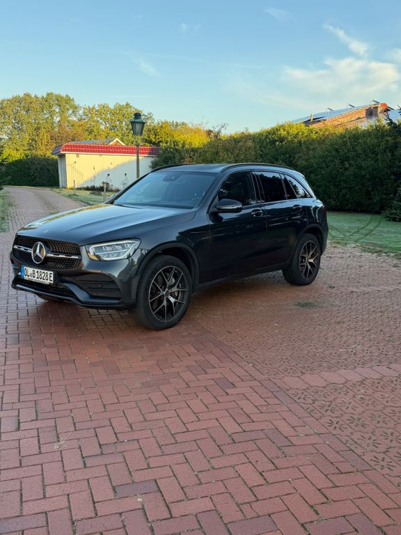 Image of Mercedes-Benz GLC 300