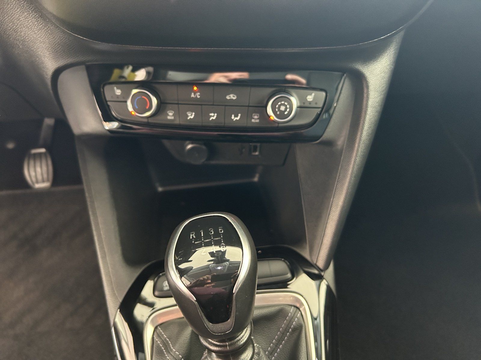 Fahrzeugabbildung Opel CorsaF 1.2 Turbo Elegance SHZ SHgepfl. Teilleder