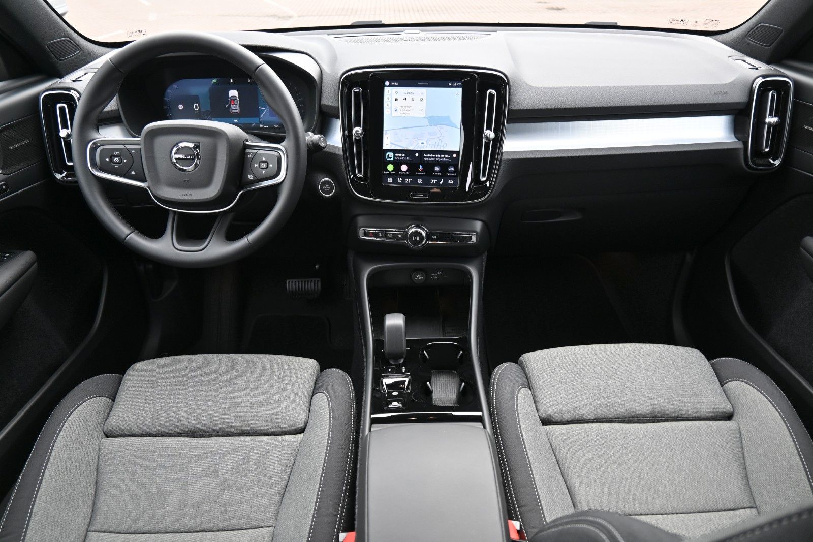 Fahrzeugabbildung Volvo XC40 B3 DKG Plus Dark*STDHZG*360°*H&K*ACC
