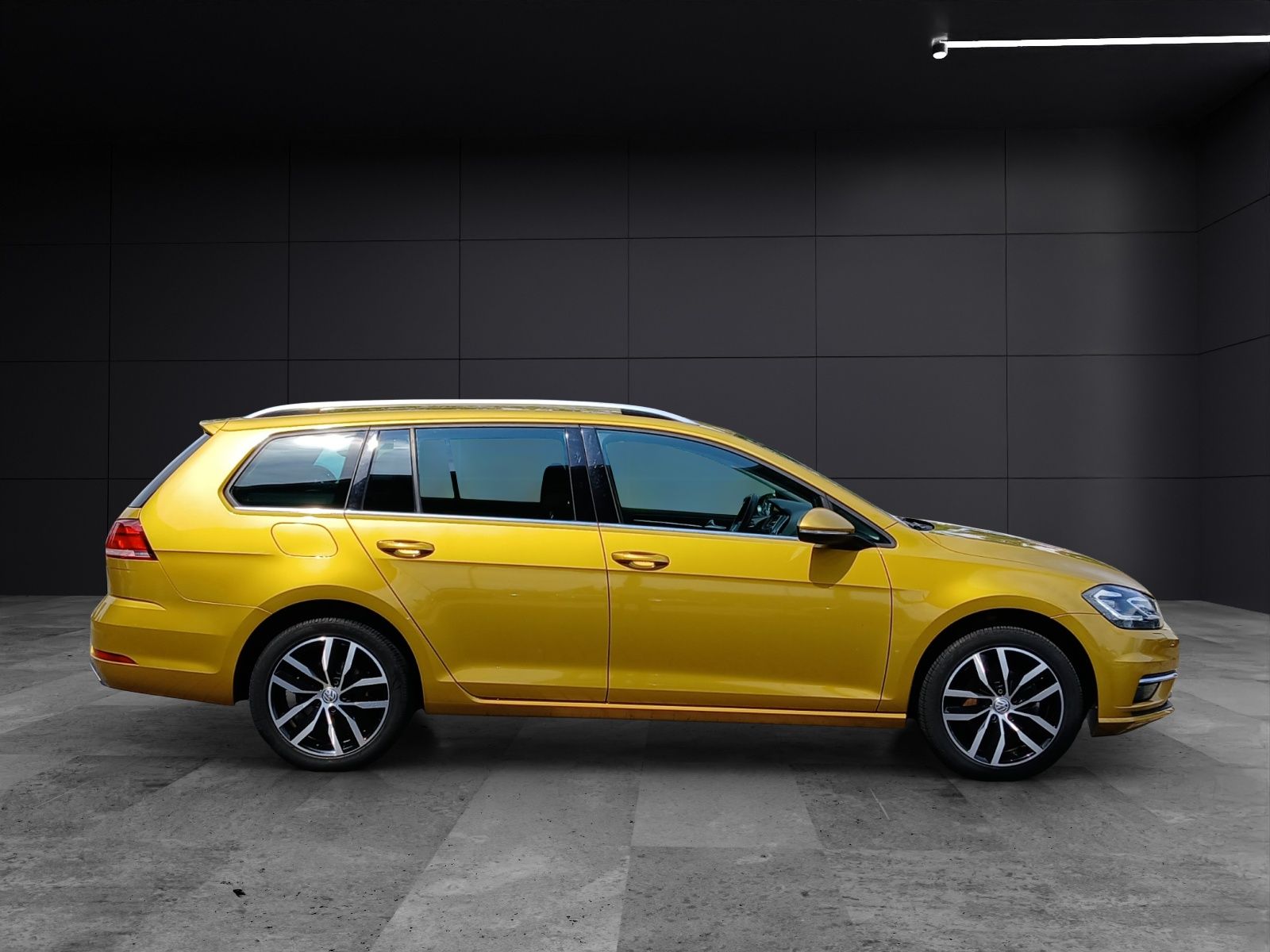 Fahrzeugabbildung Volkswagen Golf VII Variant TSI Highline LED Navi ACC SHZ R