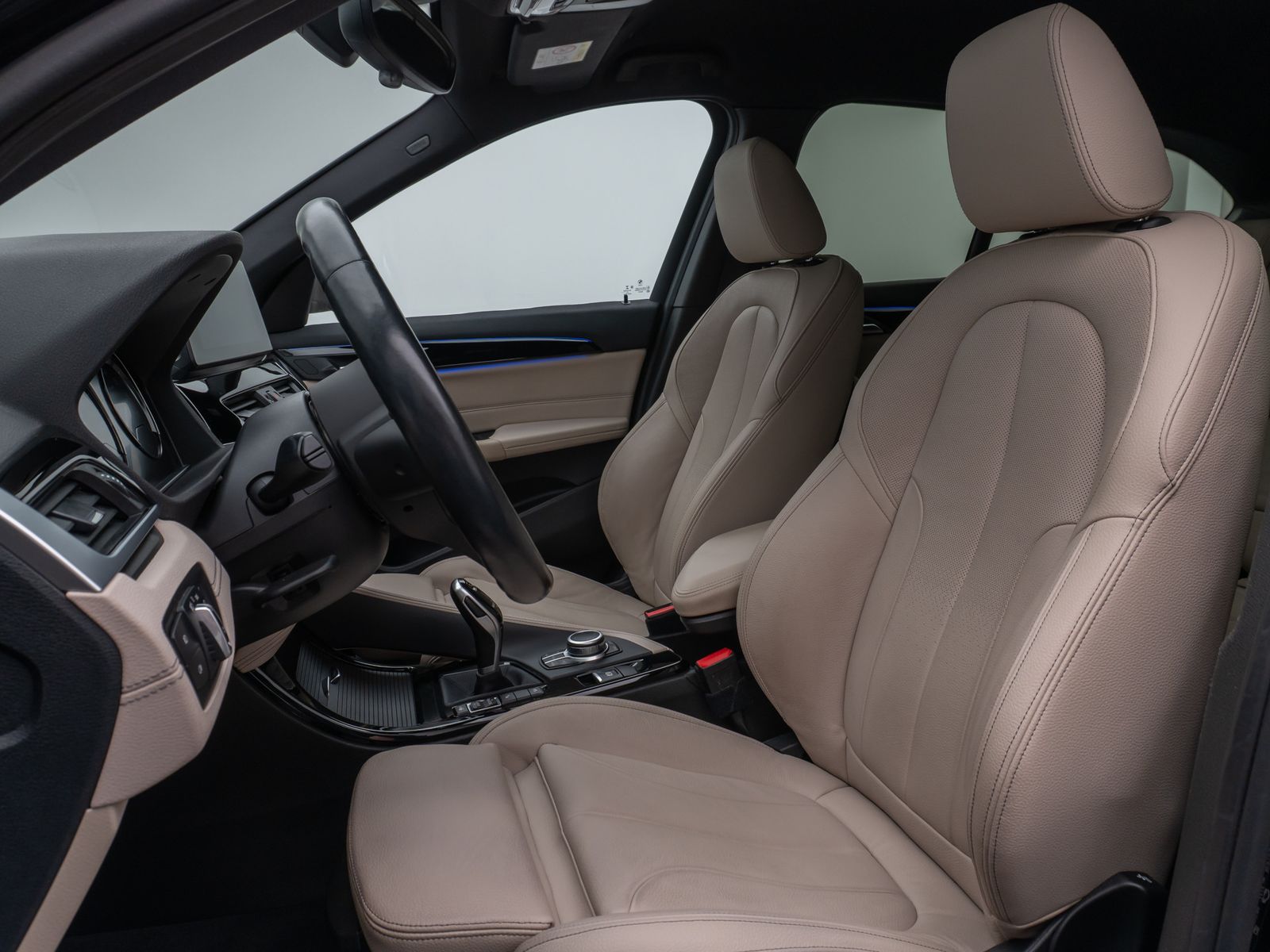 Fahrzeugabbildung BMW X1 xD20i xLine Kamera HUD DAB HiFi Komfort Sport
