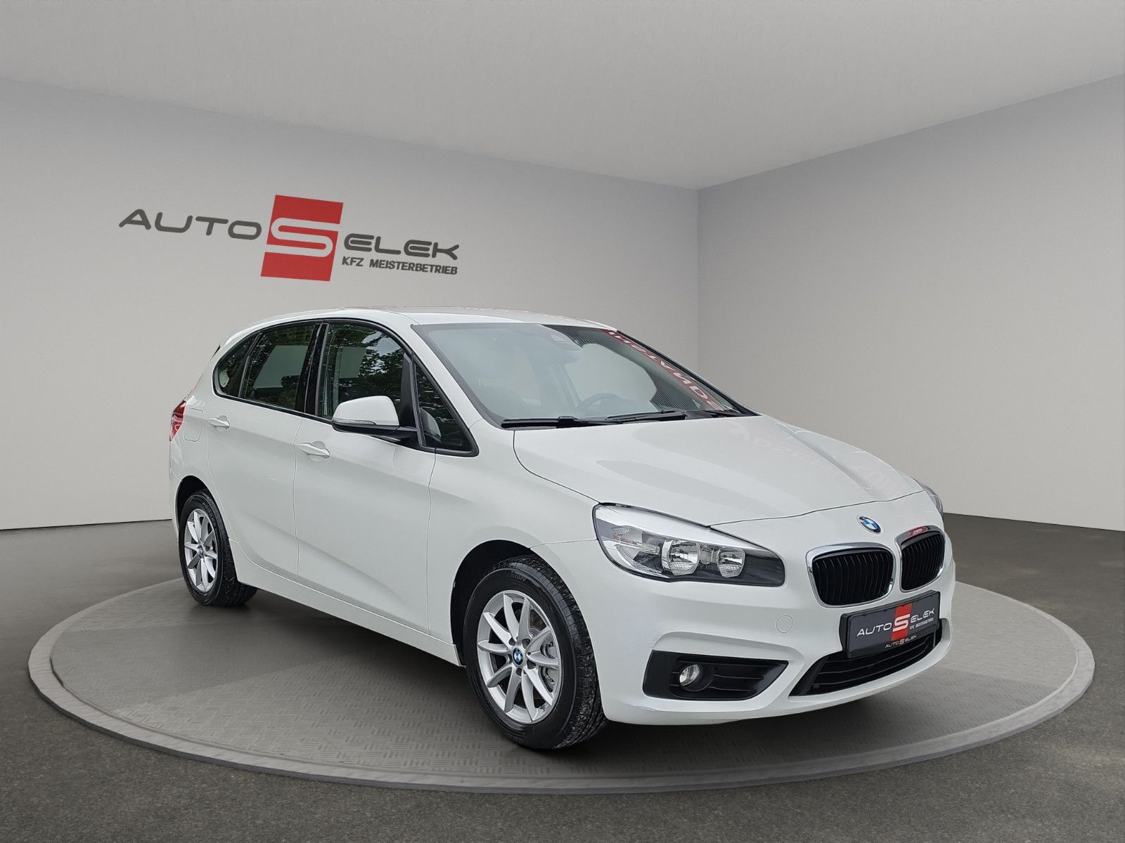 Fahrzeugabbildung BMW 218 2 Active Tourer 218 i TÜV SERVICE NEU