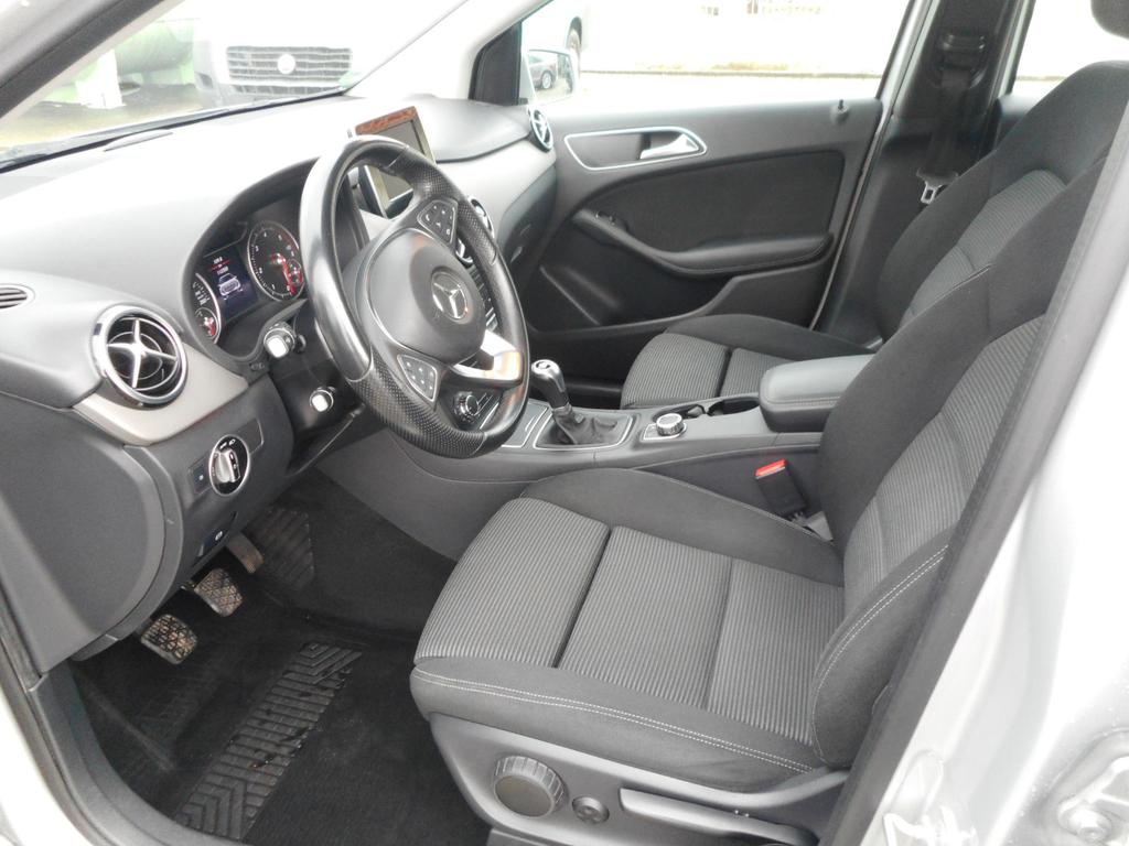 Mercedes-Benz B 180