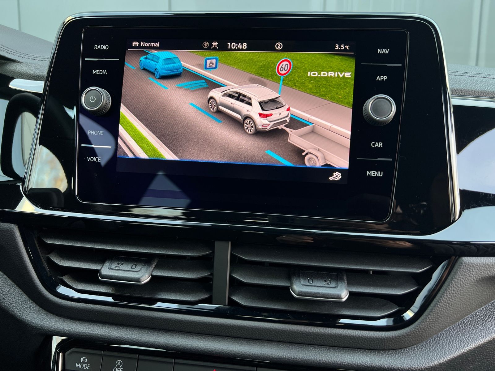 Fahrzeugabbildung Volkswagen T-Roc R-Line 1.5 TSI DSG *AHK,LED,BlackStyle,PDC