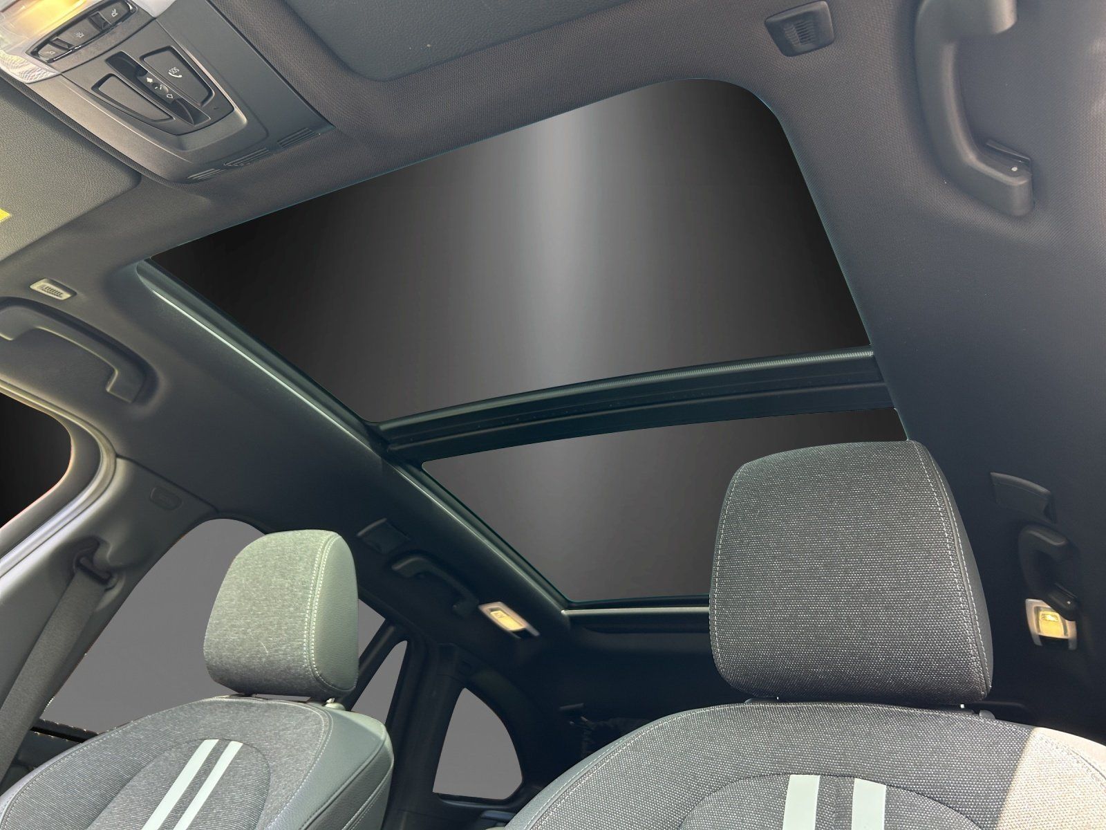 Fahrzeugabbildung BMW X1 xDrive25e Sport Line/PANO-DACH/NAVI+/KAMERA/