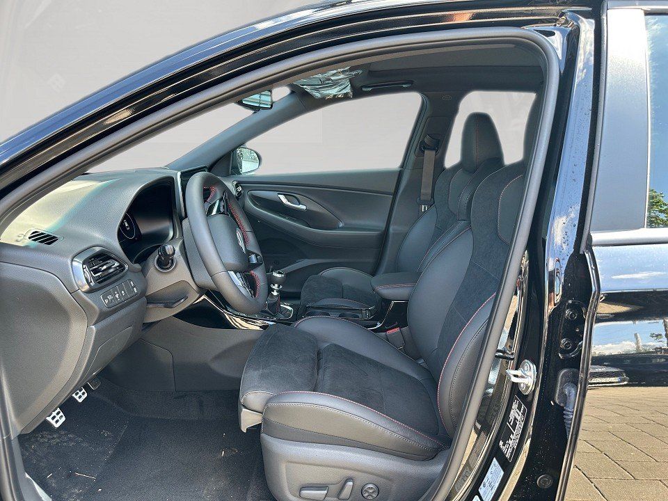 Fahrzeugabbildung Hyundai i30 1.5T 140PS N LINE Sitz-Paket Panoramadach
