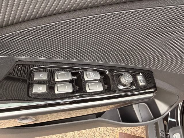 Fahrzeugabbildung Ssangyong Tivoli 1.5 Blackline Automatic Leder+Alu+Allw.