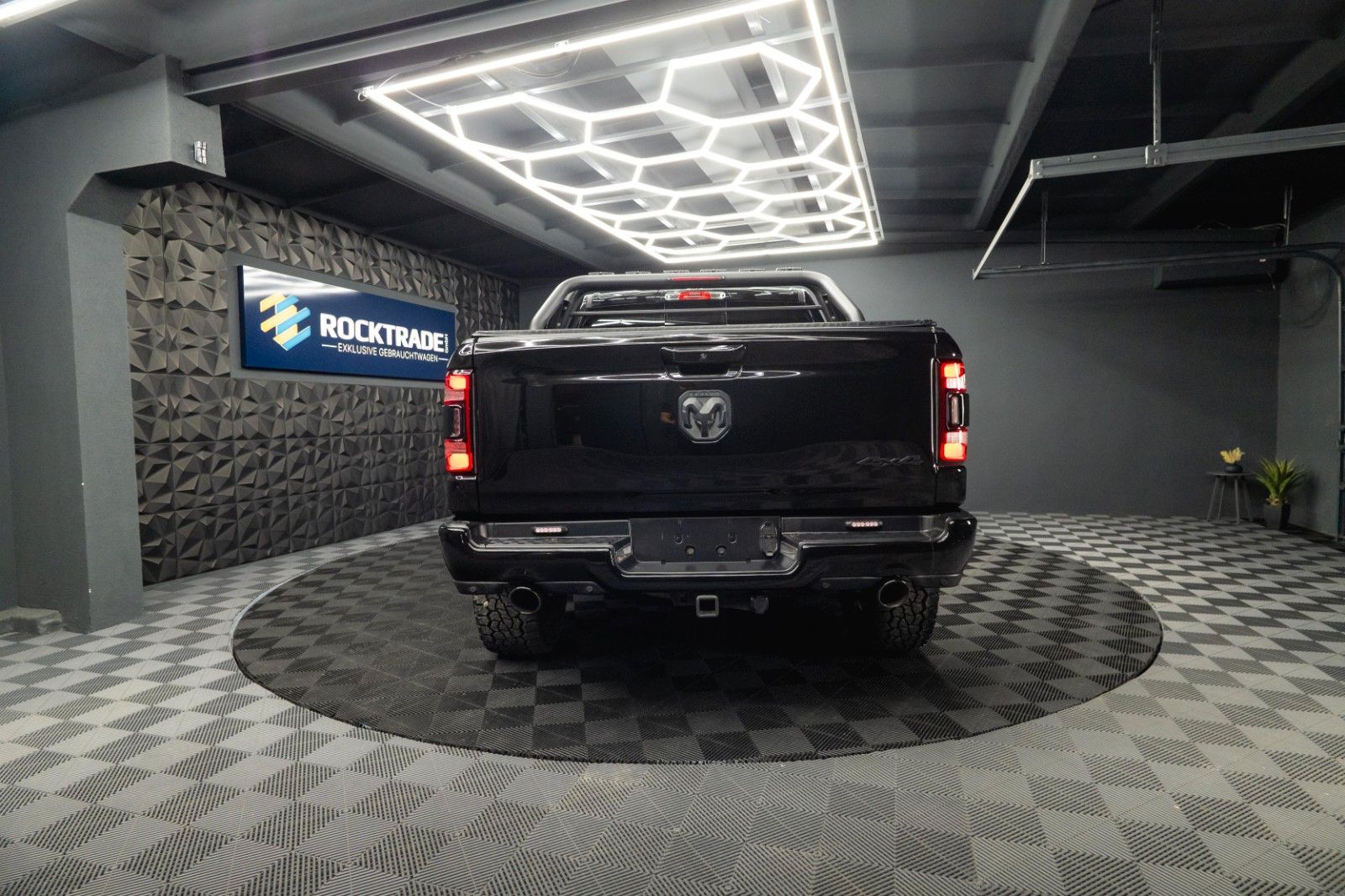 Fahrzeugabbildung Dodge RAM 5.7 V8 HEMI 4x4 LARAMIE Limited Offroad LED