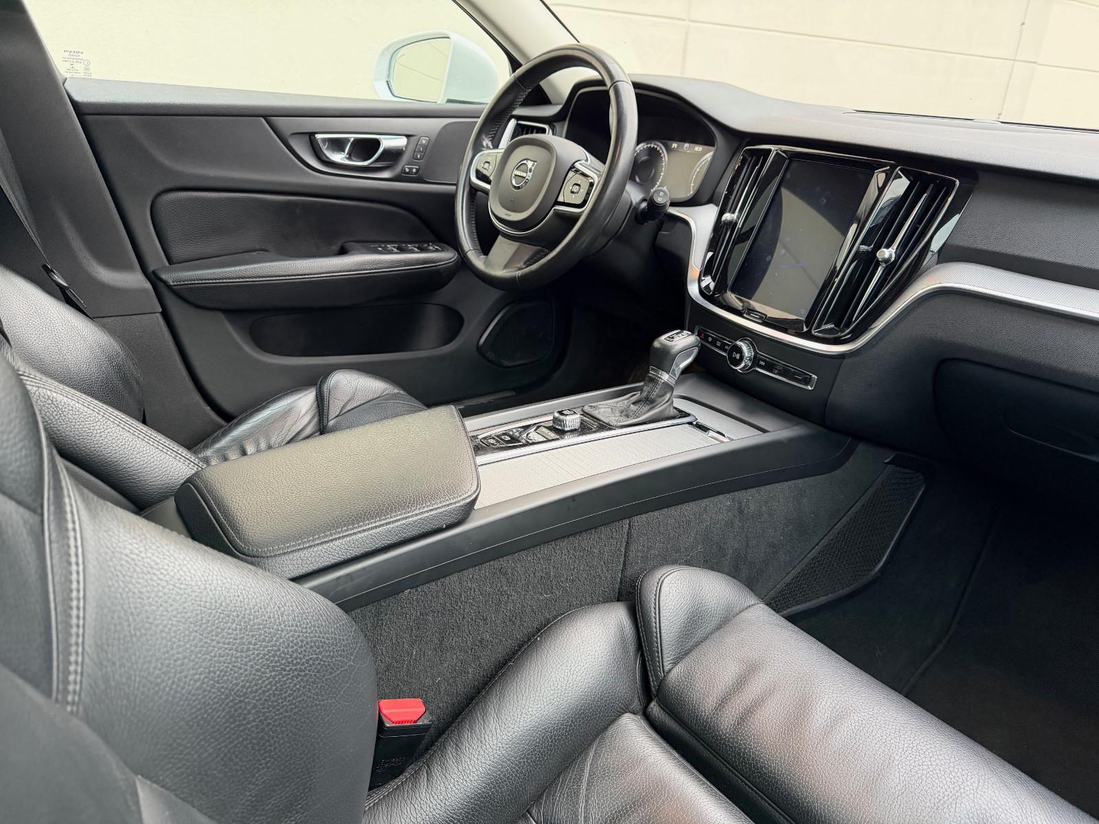 Volvo V60 T5 Inscription - PANO+RADAR+HUD+CAM