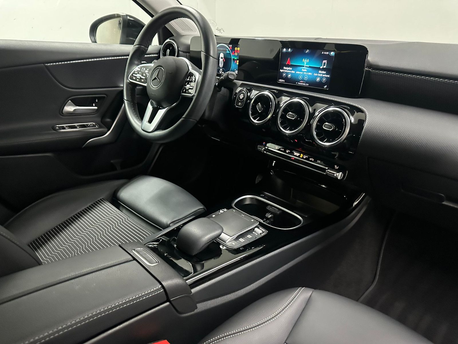 Fahrzeugabbildung Mercedes-Benz A 200 d *PROGRESSIVE*NAVI*