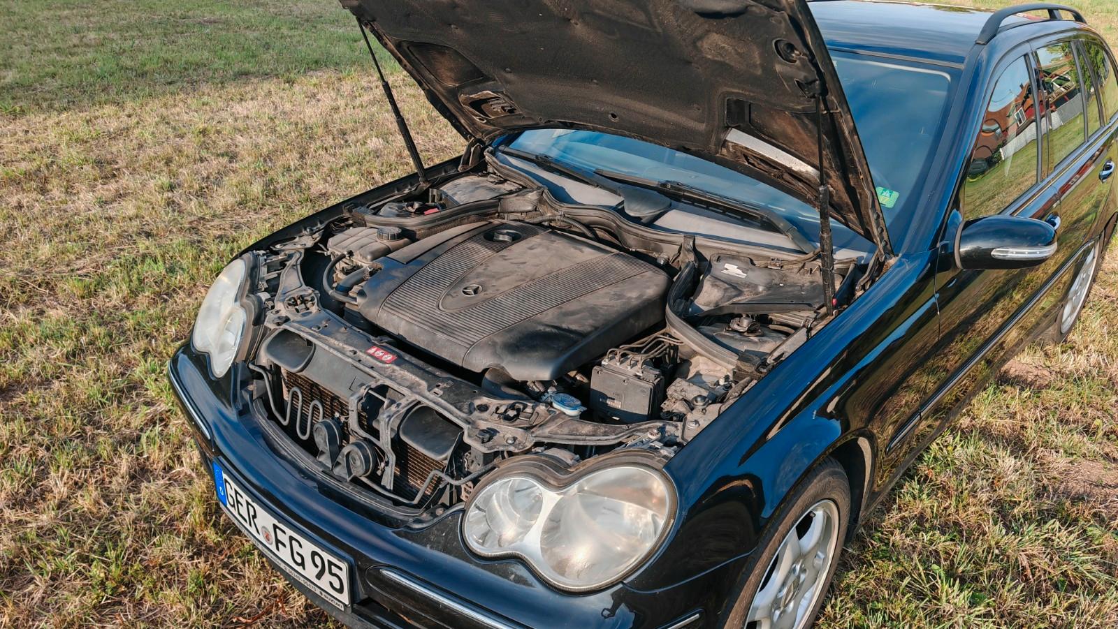 Mercedes-Benz C200 2005 — photo 15