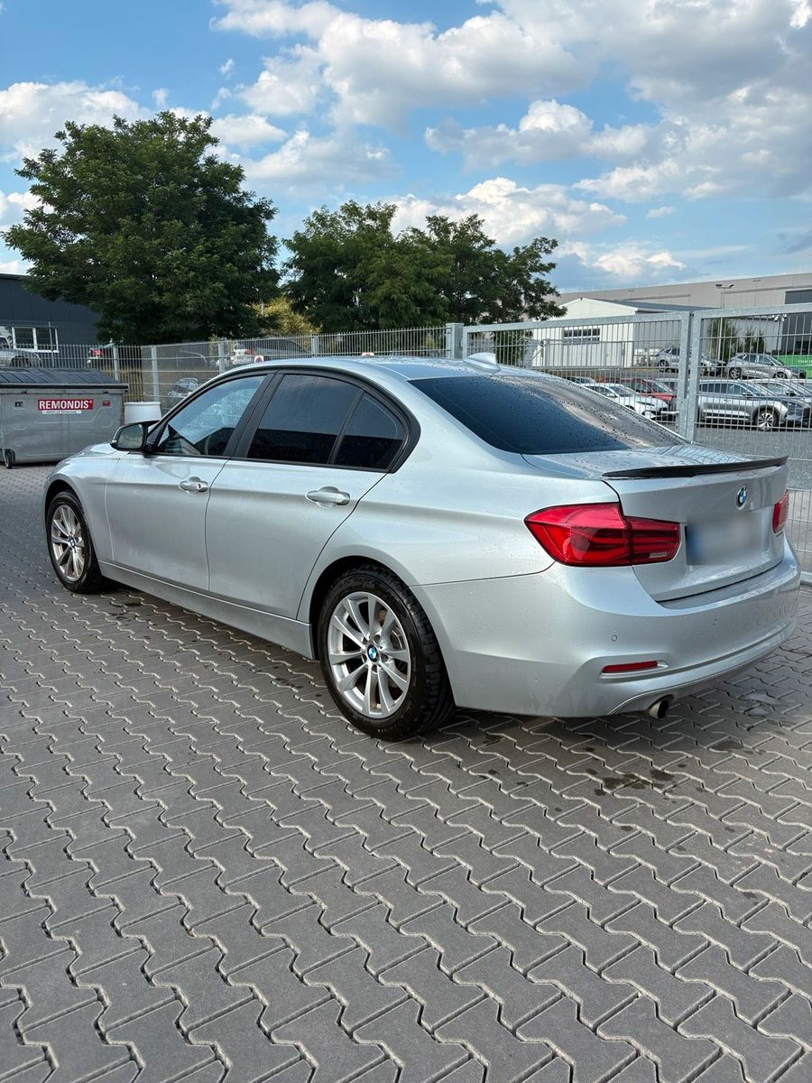 BMW BMW 318i Sport Line Automatik | Navi | LED...
