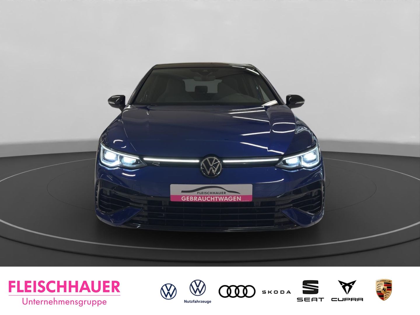 Volkswagen Golf VIII R 2.0 TSI 4M Matrix Navi Pano 270km h foto 2