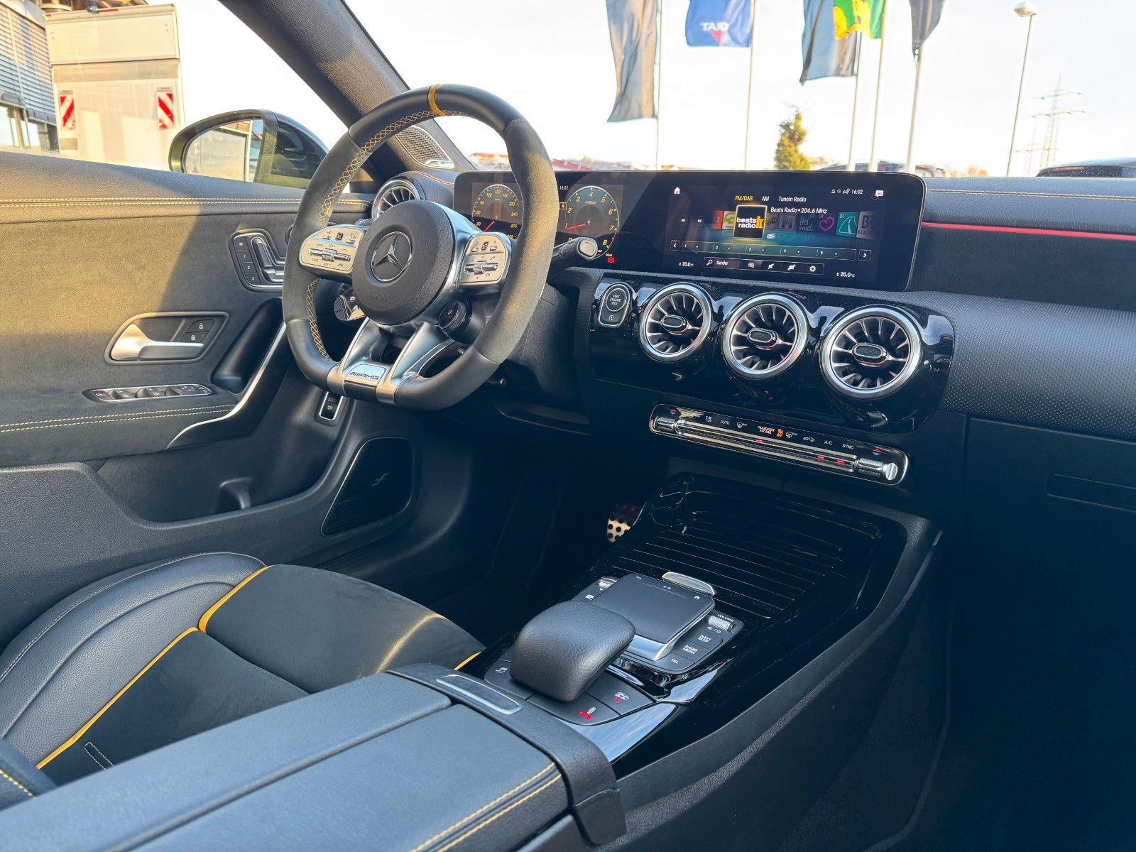 Fahrzeugabbildung Mercedes-Benz CLA 45 AMG+Aerodynamic+Pano+Burm+Multikontur+