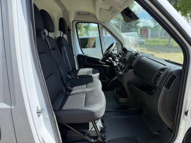 Fahrzeugabbildung Opel Movano 33 L2H2 Kastenwagen 140 MT