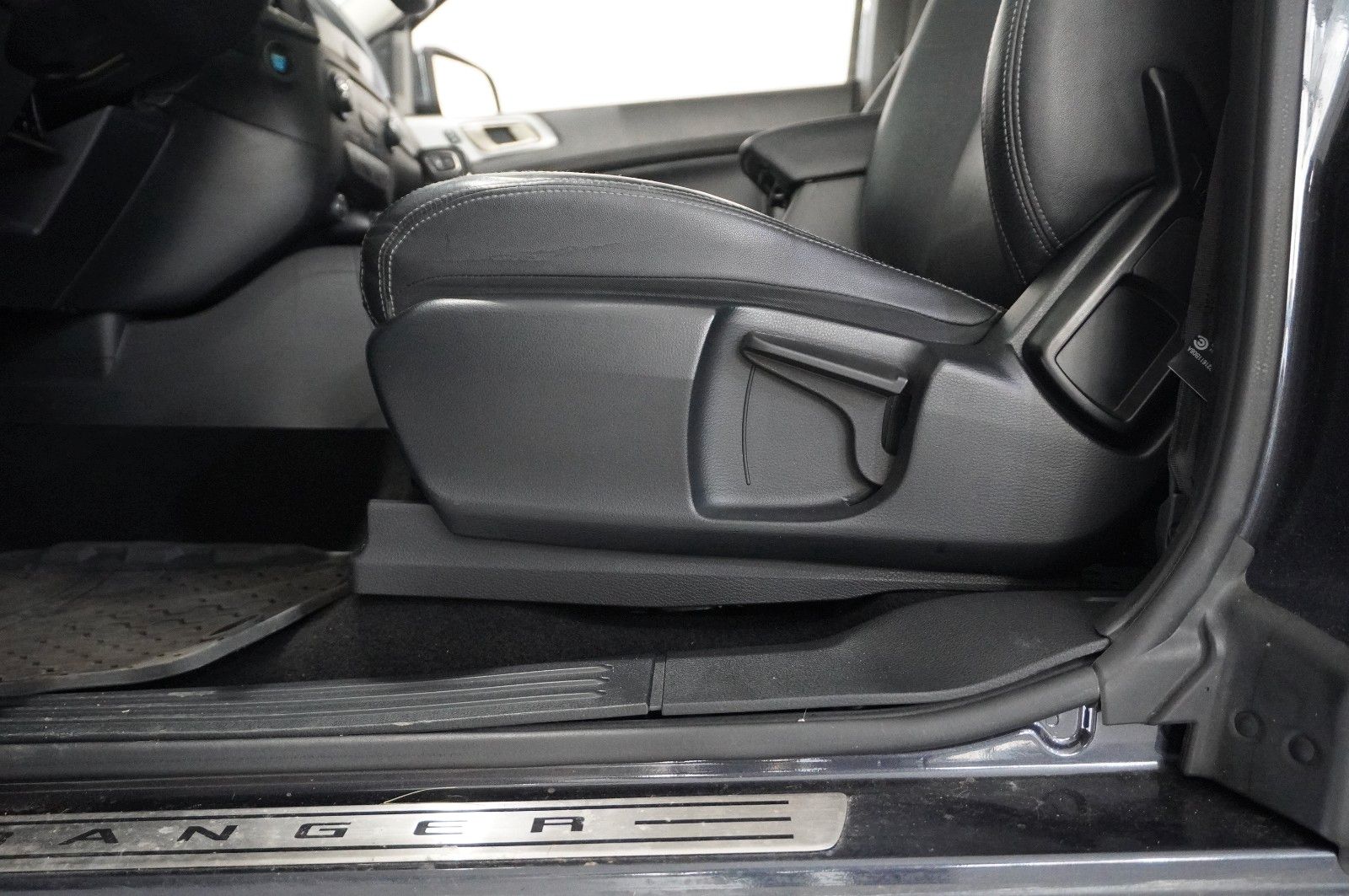 Fahrzeugabbildung Ford Ranger 2.0D LIMITED 4X4 EXTRA NAVI/LED/LEDER/AHK