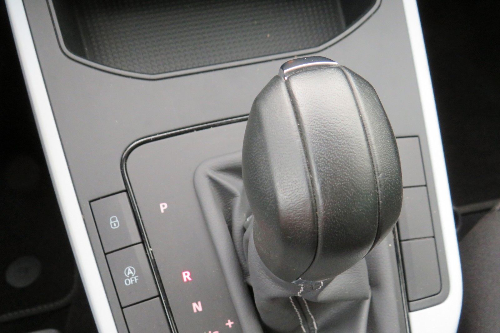 Fahrzeugabbildung SEAT Arona Style DSG LED NAVI DAB GRA PDC 1.HD
