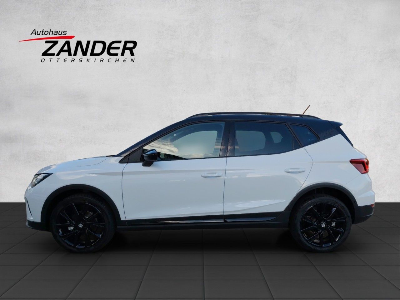 Fahrzeugabbildung SEAT Arona FR TSI DSG Black Edition AHK