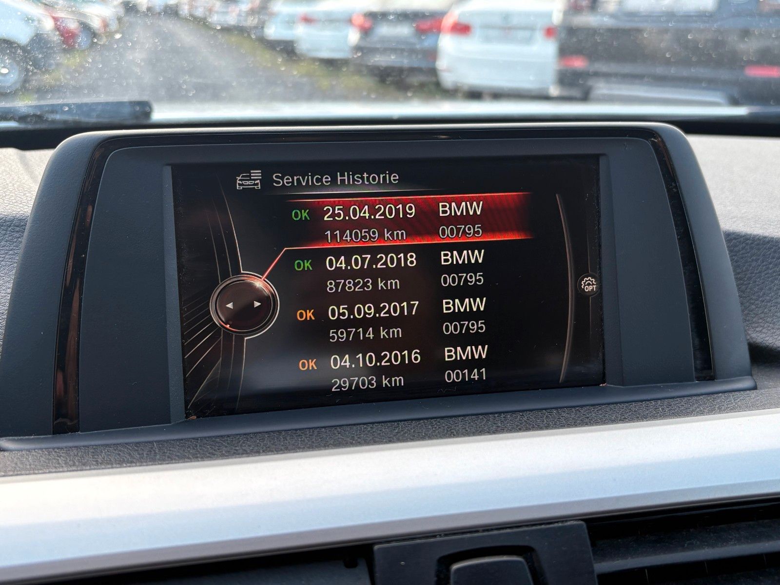Fahrzeugabbildung BMW 320d Tour. Navi PDC 18"LMR 1.HAND Klimaautomatik