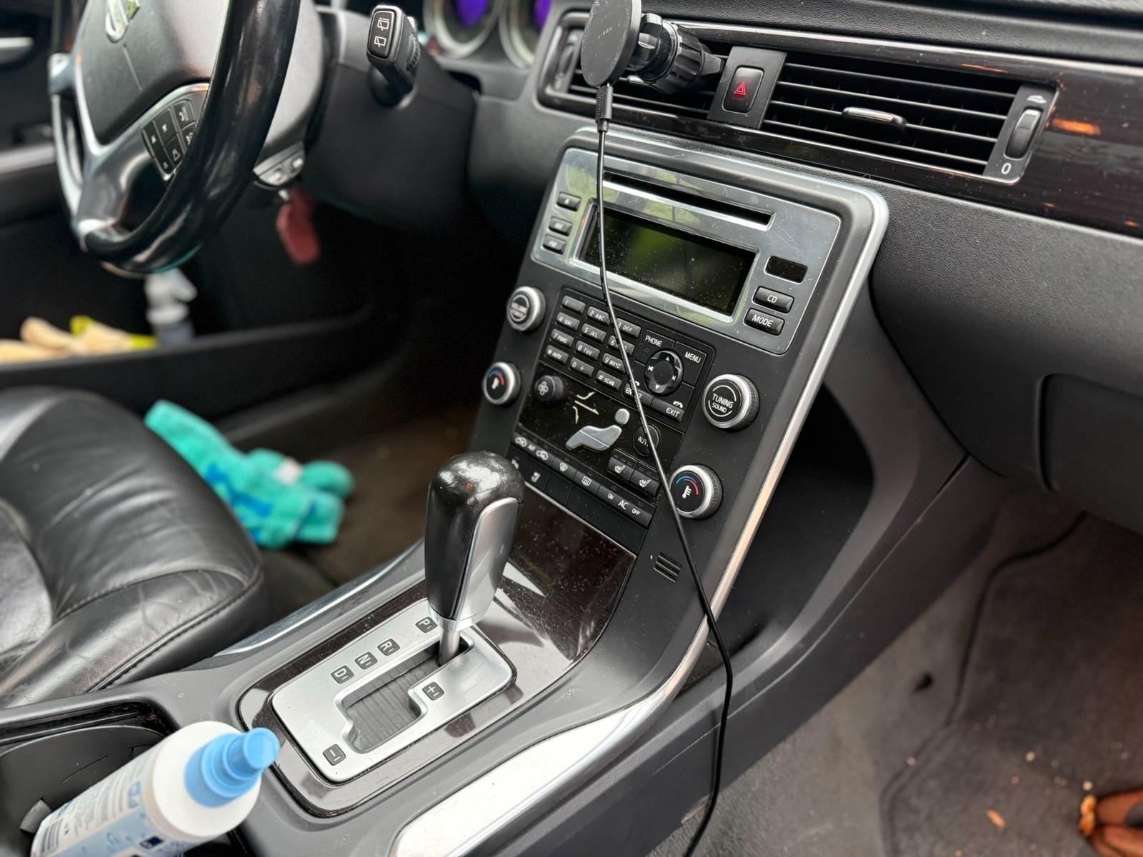 Volvo V70 2011 — photo 16