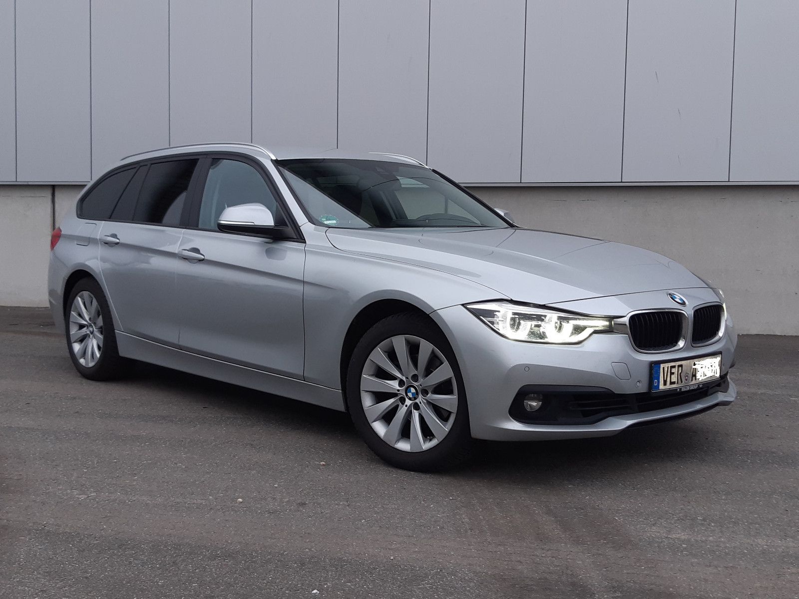 BMW 320i xDrive Touring Advantage Automatic Adva...