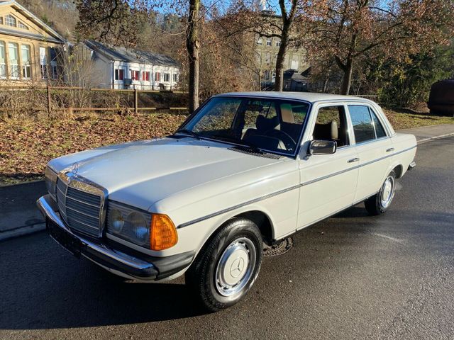 Mercedes-Benz 250 W123 Limousine erst 96200 KM TüV&H-Zul. neu