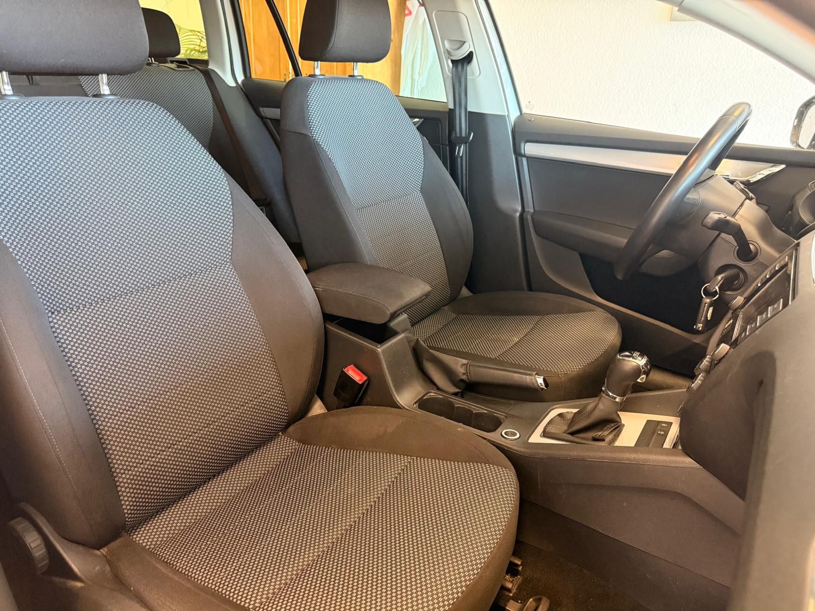 Fahrzeugabbildung SKODA Octavia Combi Ambition/ 1.HAND / NAVI/KLIMA/