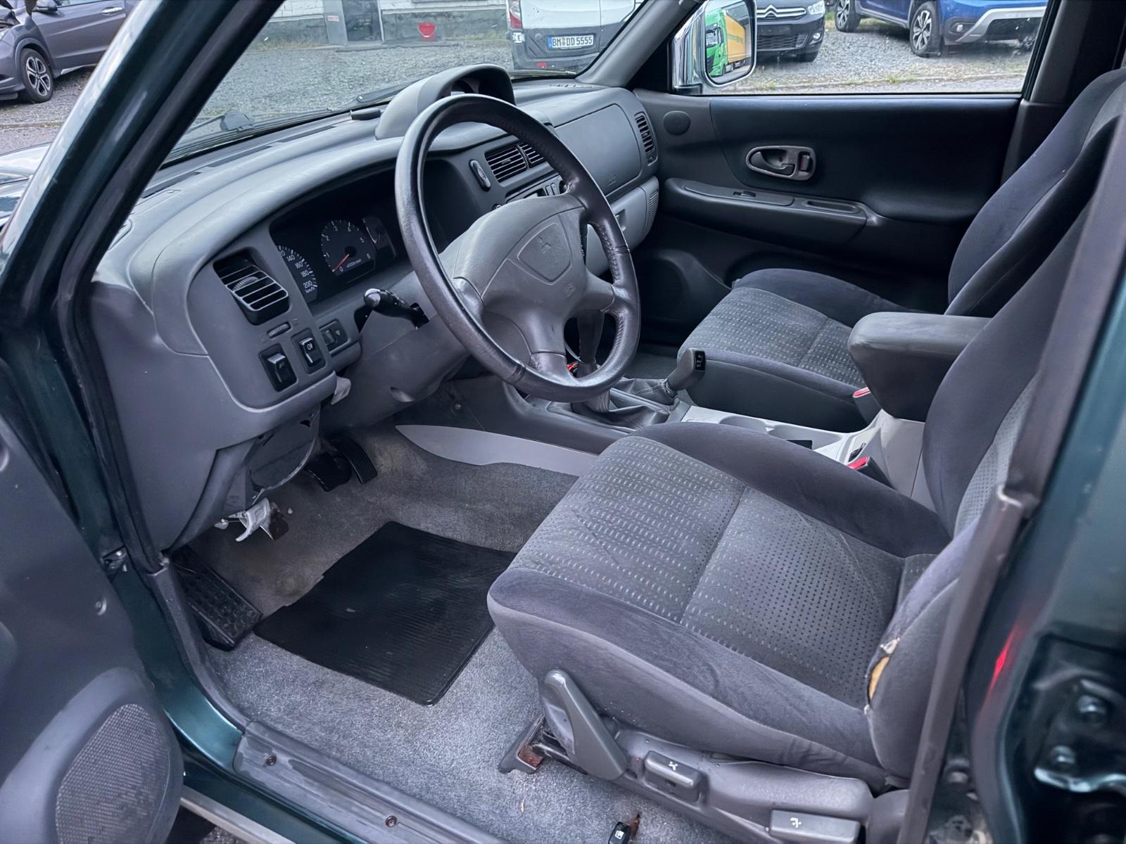 Mitsubishi Pajero 2004 — photo 12