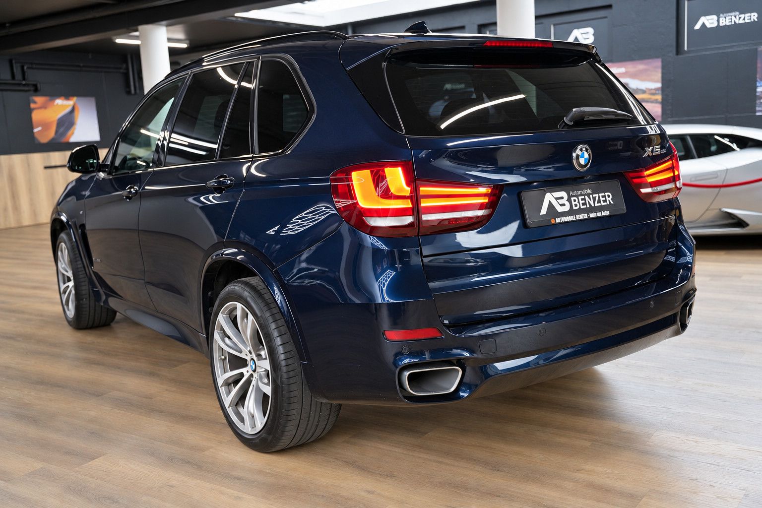 Fahrzeugabbildung BMW X5 xDrive 30d *M-Paket*HUD*Memory*Rückfahrkamera