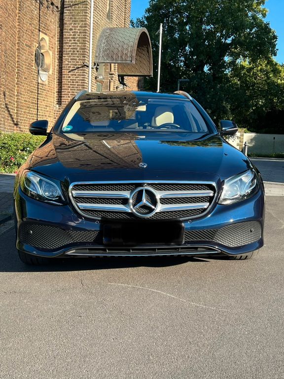 Image of Mercedes-Benz E 220