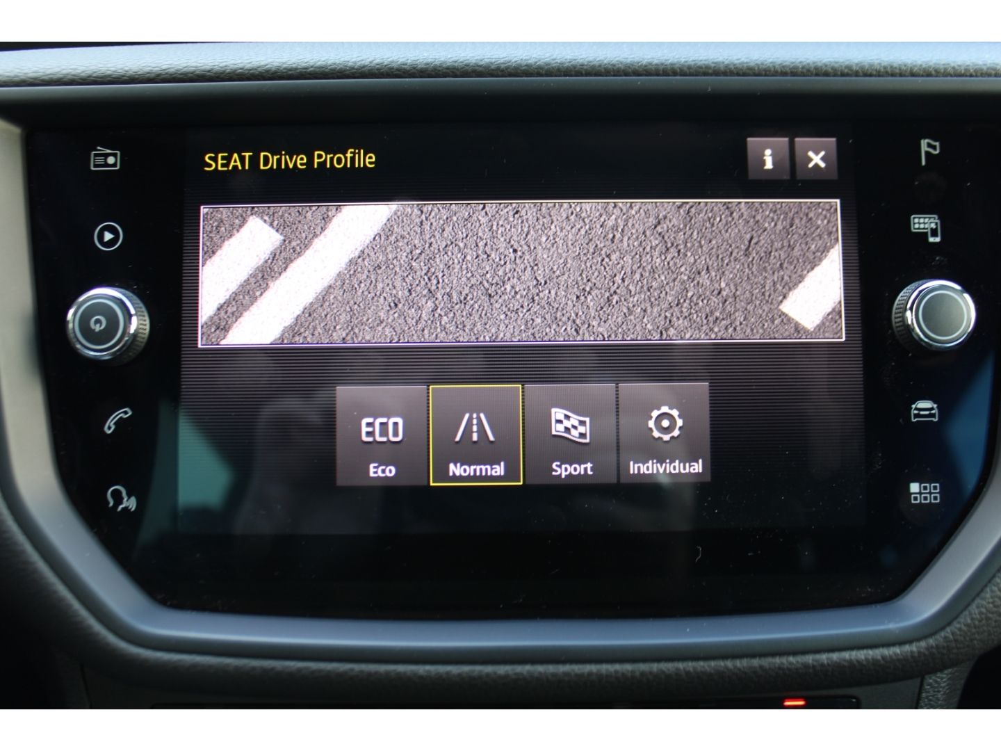 Fahrzeugabbildung SEAT Arona 1.0 TSI FR LED Navi TWA PDC DAB SHZ Tempom