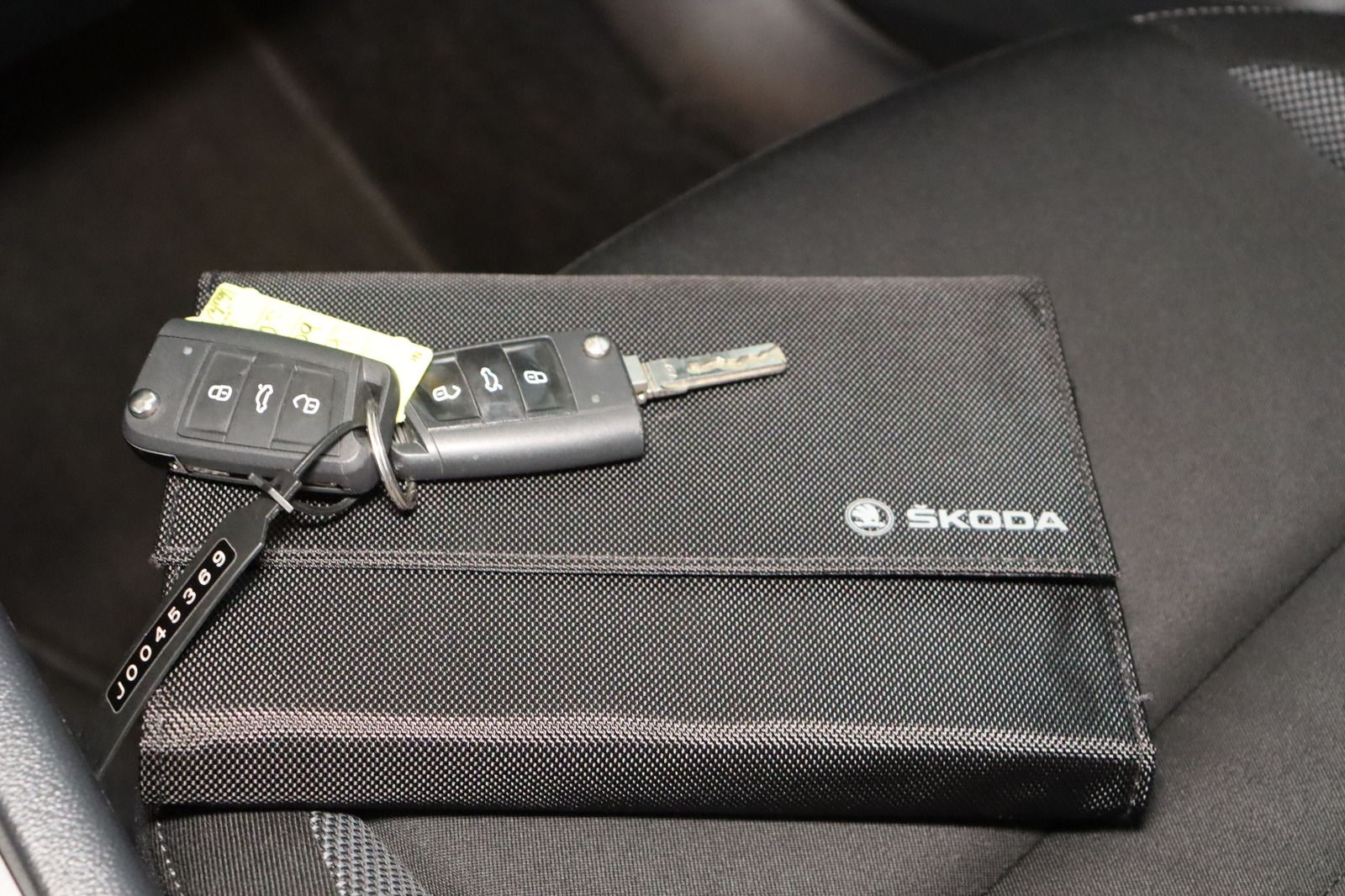 Fahrzeugabbildung SKODA Octavia Combi 2.0 TDI 4 x4 1. Hand Ambition