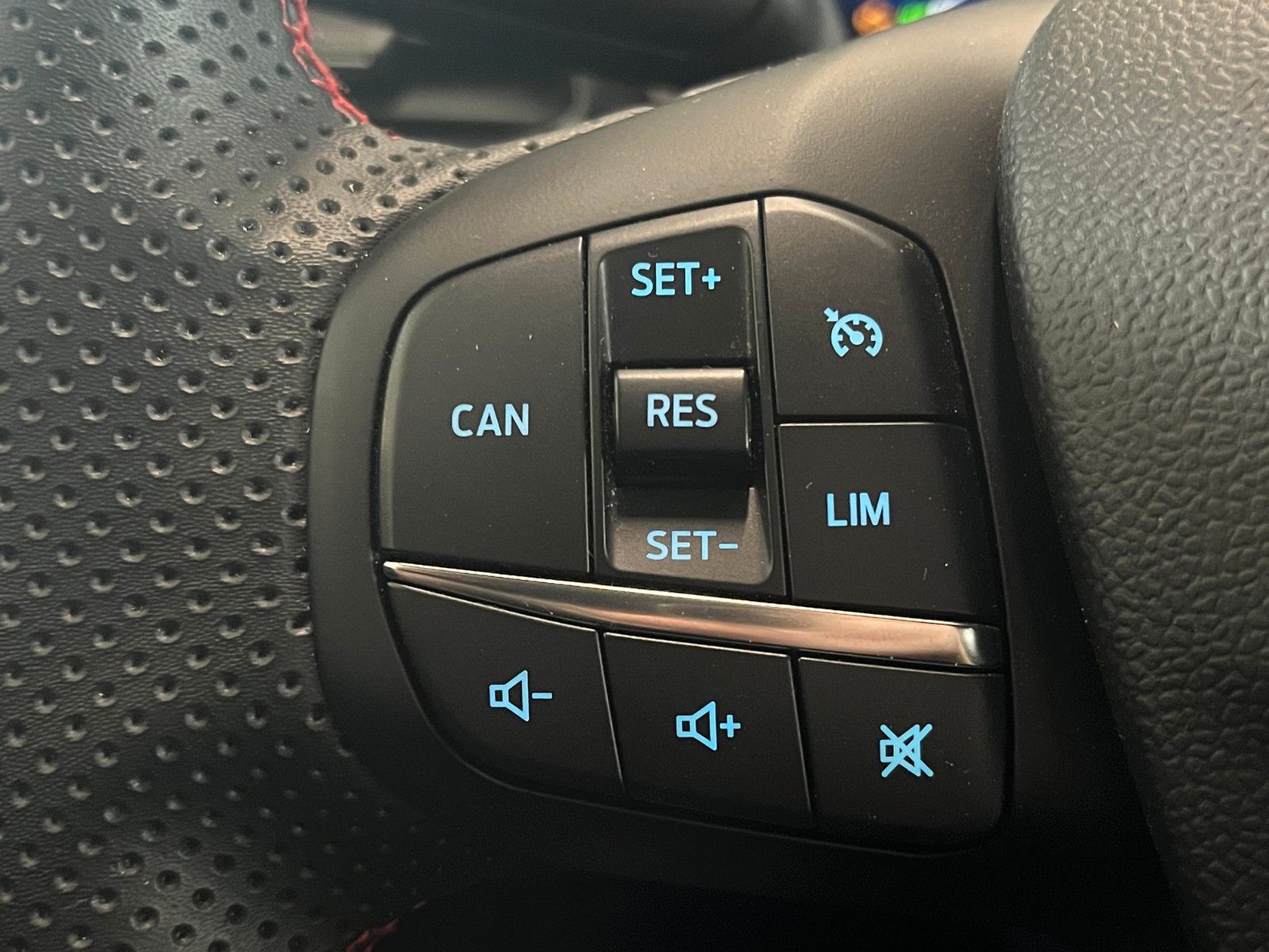 Fahrzeugabbildung Ford Puma MHEV ST-Line LED NAVI WinterPaket CAM