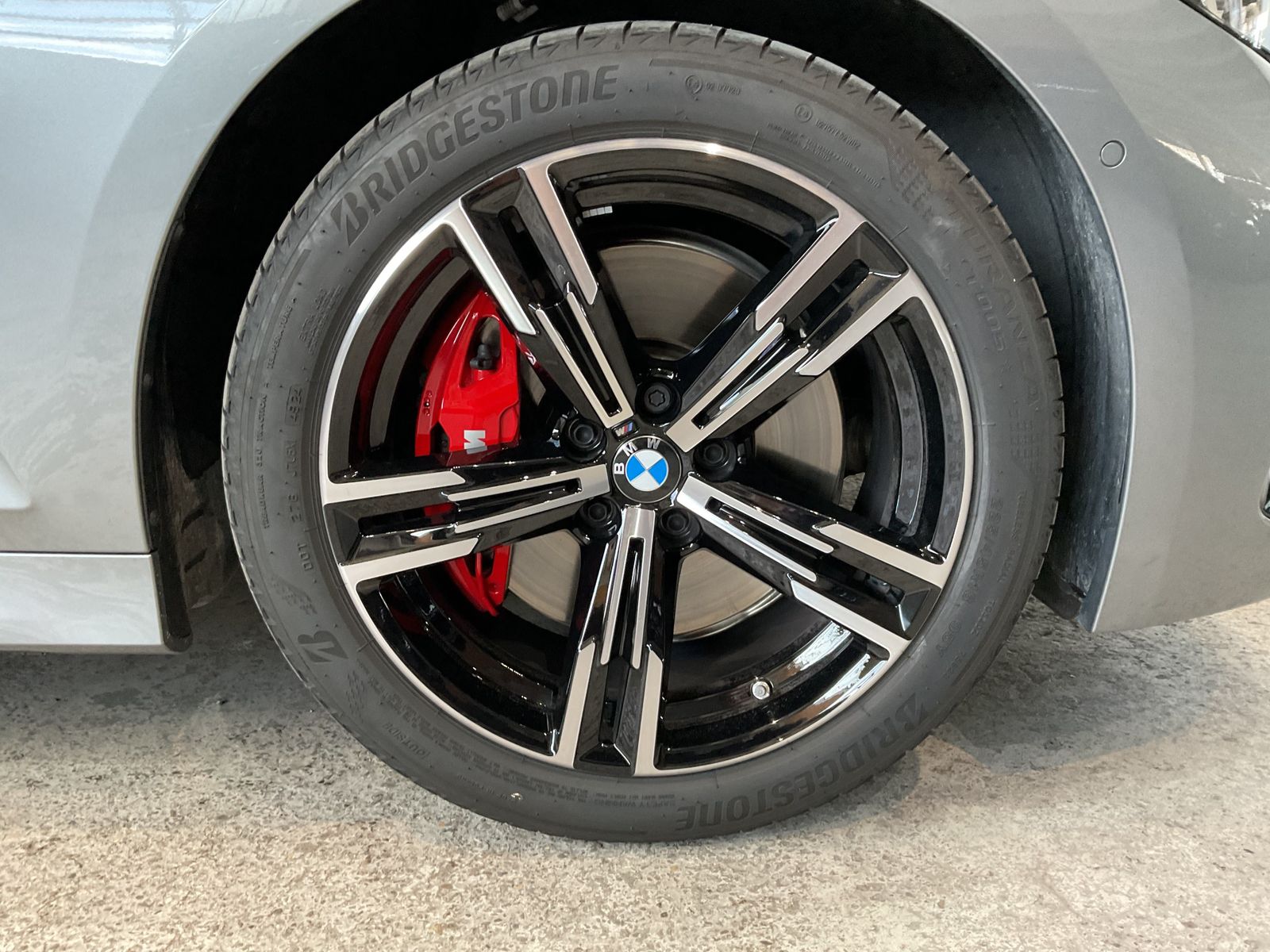 Fahrzeugabbildung BMW 330i xDrive | M Sportpaket pro | Panorama-Glasda