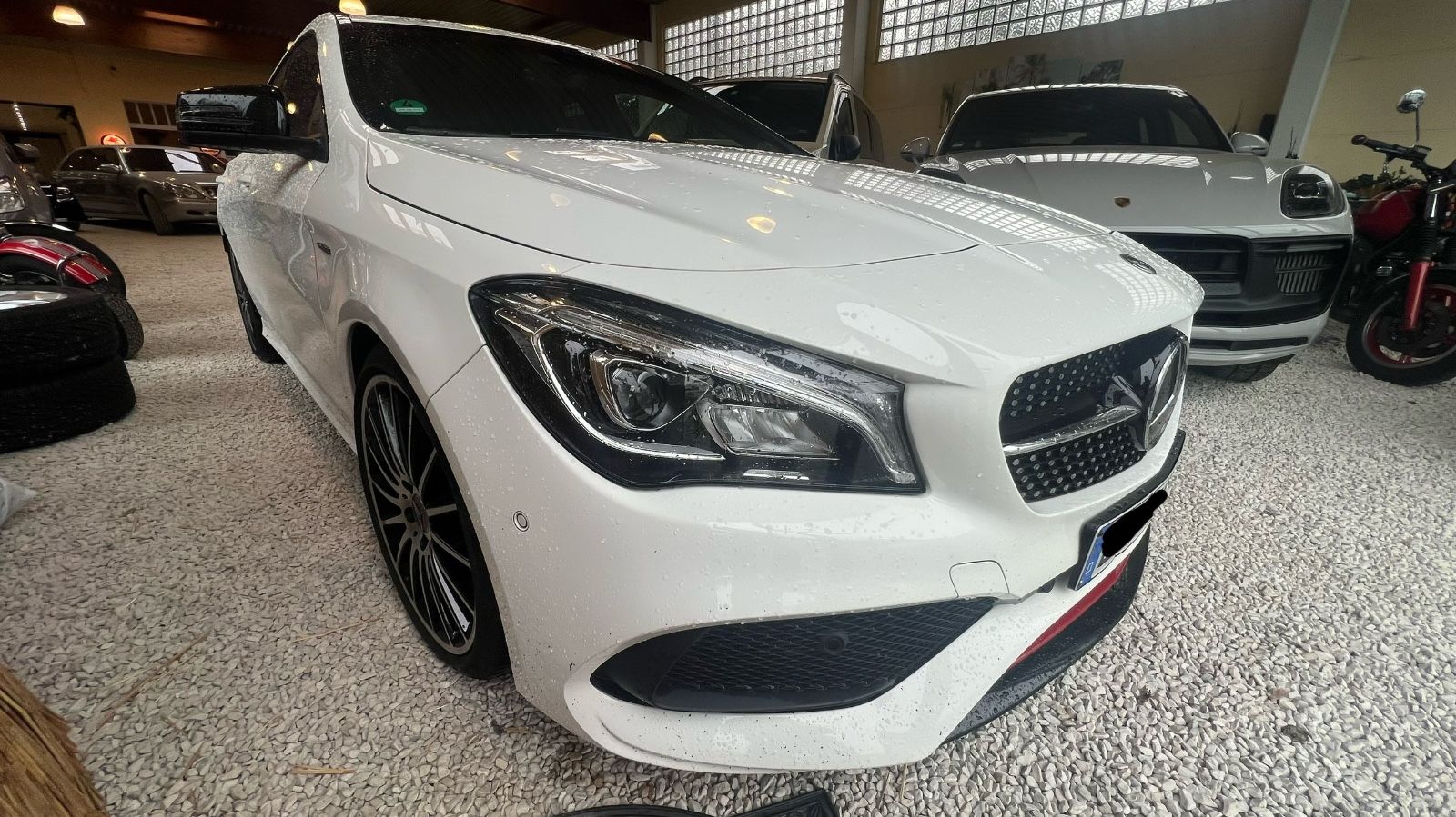 MERCEDES-BENZ CLA 250 Shooting Brake 4-Matic AMG Paket