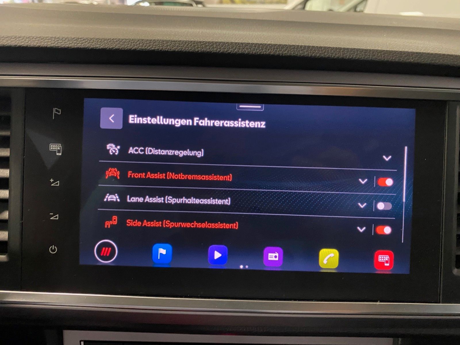 Fahrzeugabbildung SEAT Ateca 1.5 TSI 110kW FR DSG+AHK+ACC+VOLLLEDER+LED