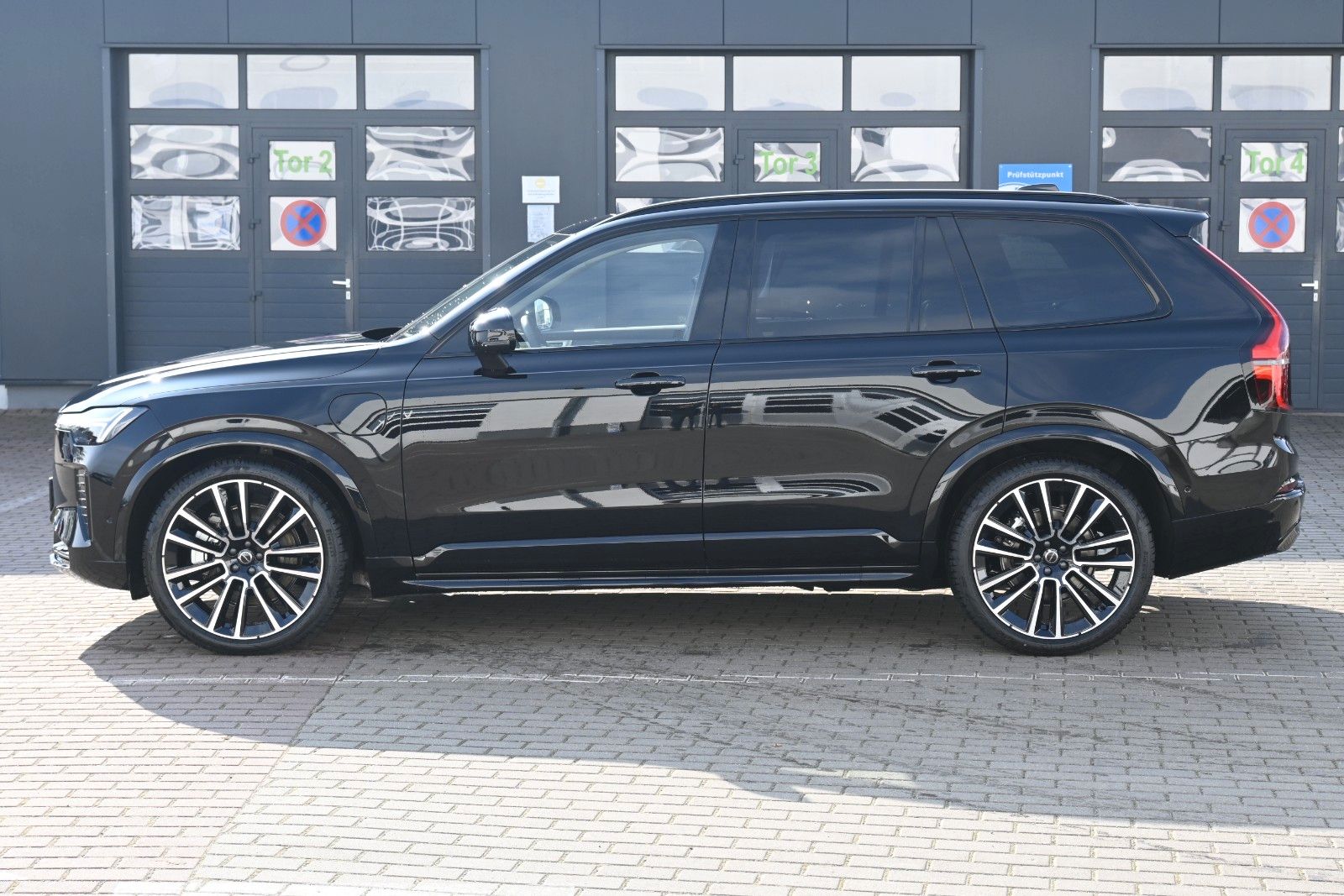 Fahrzeugabbildung Volvo XC90 T8 AWD Ultra Dark Recharge Plug-In Hybrid