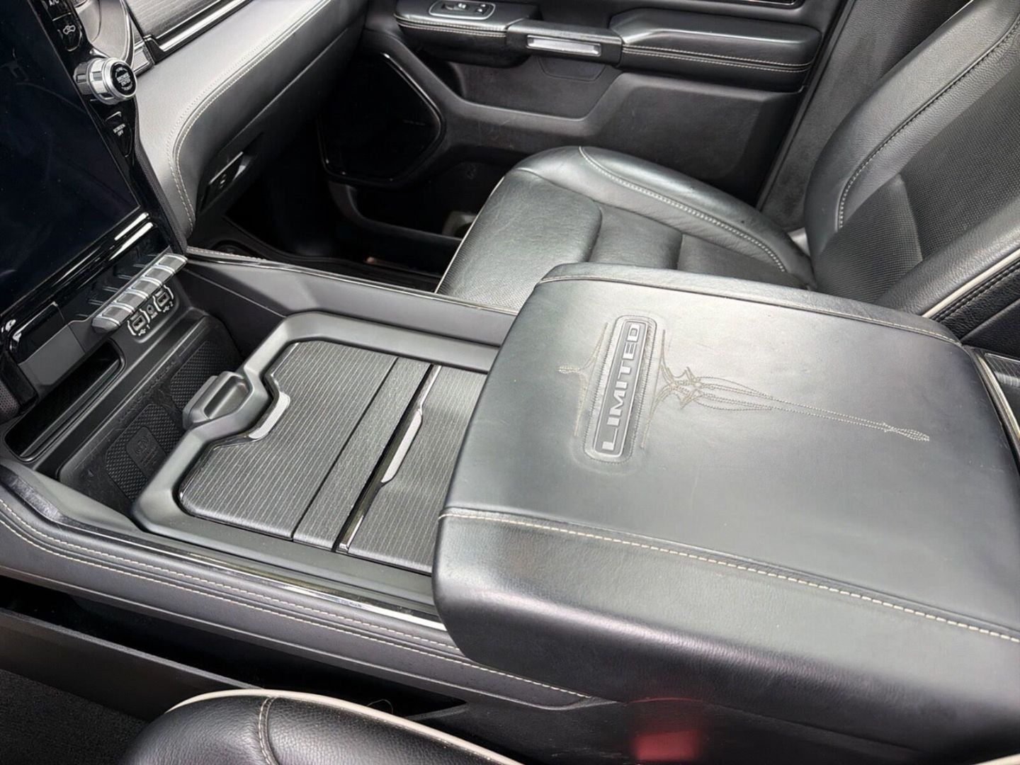 Fahrzeugabbildung Dodge RAM RAM1500 Limited Crew Cab Extremumbau Voll Au