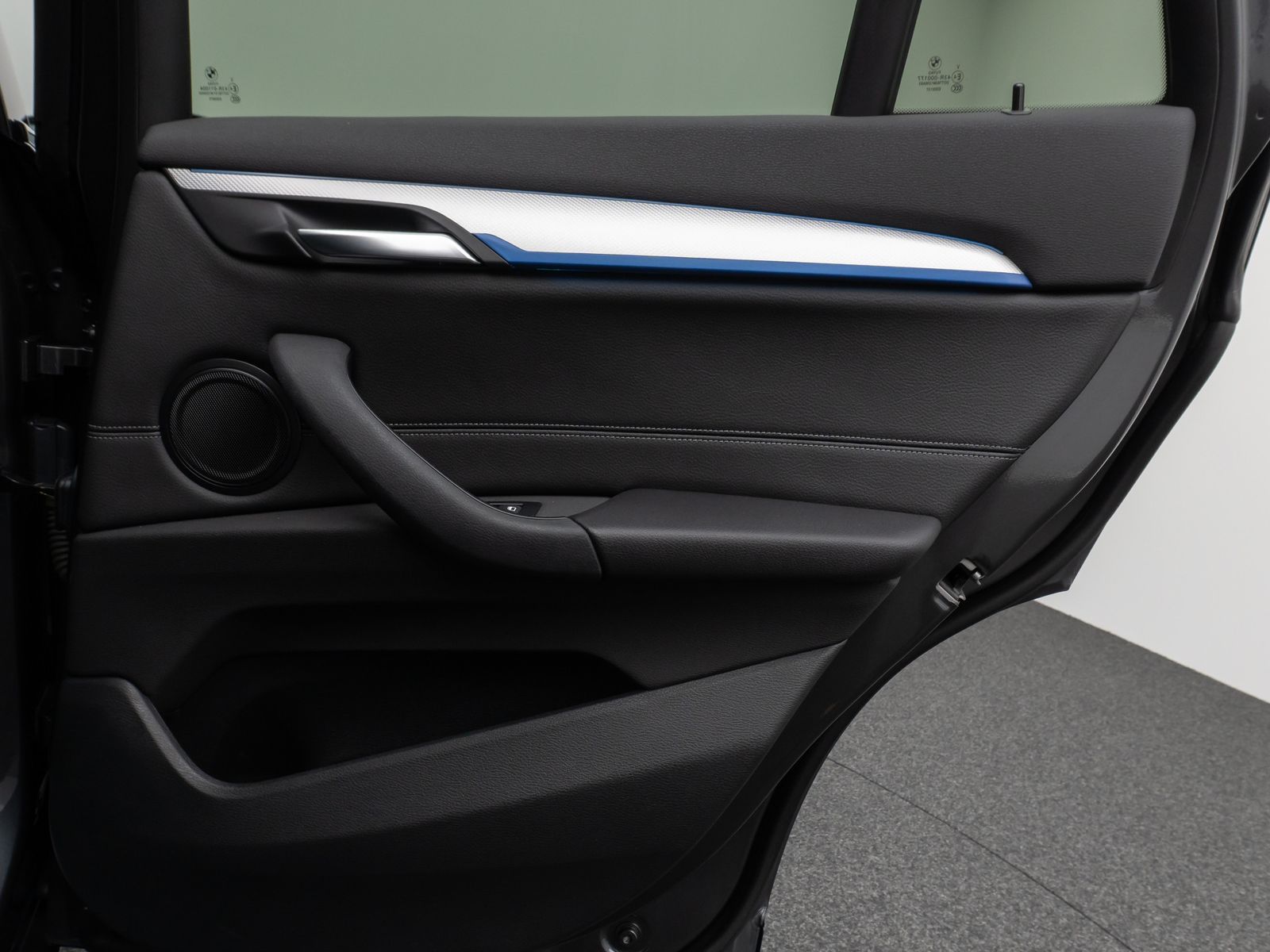 Fahrzeugabbildung BMW X1 xD25e M Sport Panorama Kamera HUD DAB HiFi